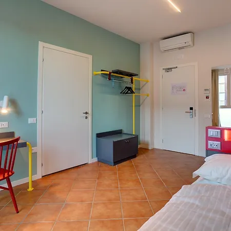 Hostal Meininger Garibaldi Milán