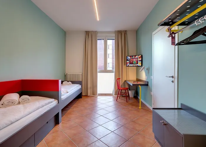 Meininger Garibaldi Hostel *