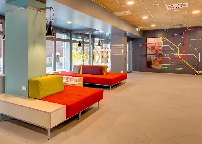 Meininger Garibaldi Hostel *