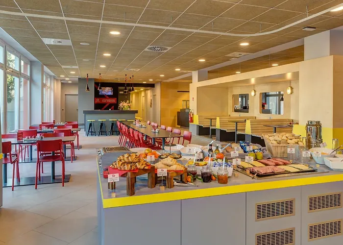 Meininger Garibaldi Hostel *