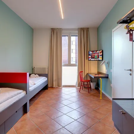 Meininger Garibaldi Хостел *