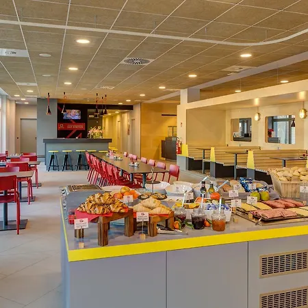 Meininger Garibaldi Хостел *